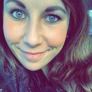 Meet your Posher, Caitlin